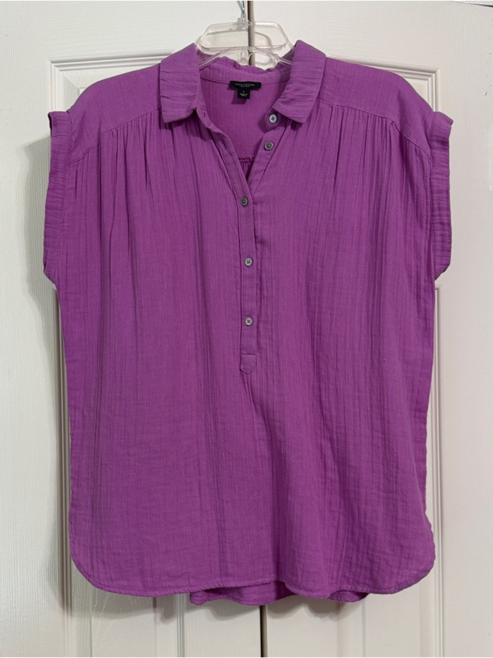 Ann Taylor Size Small Violet Cap-Sleeve Buttoned Pullover Blouse